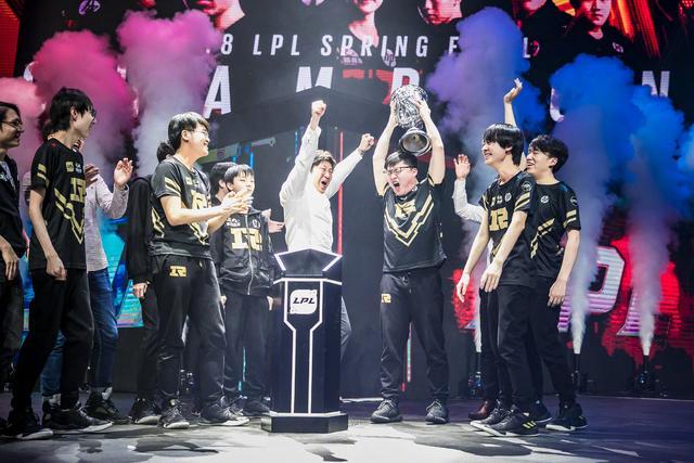 最后时刻胜出引发热议！，Uzi在雄鹿比赛中刷新纪录再创辉煌时刻