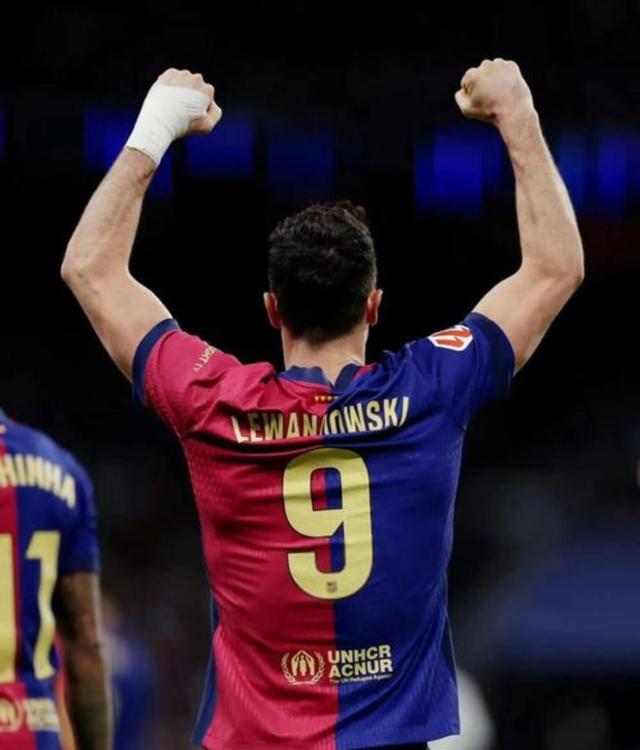 包含今夜体能课后,巴塞罗那队长鼓劲备战西甲,话题不断,年轻球员得到机会的词条 包含今夜体能课后,巴塞罗那队长鼓劲备战西甲,话题不断,年轻球员得到机会的词条