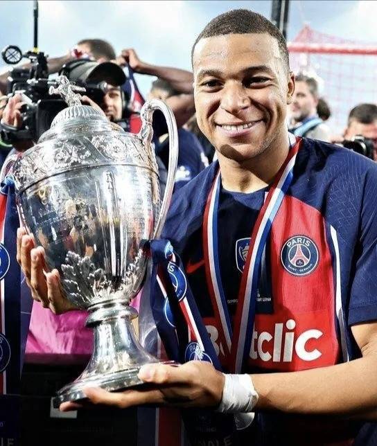 冲刺阶段法国杯传出新动向;里昂内部沟通;管理层表态——信心回归;训练强度明显提升的简单介绍 冲刺阶段法国杯传出新动向;里昂内部沟通;管理层表态——信心回归;训练强度明显提升的简单介绍