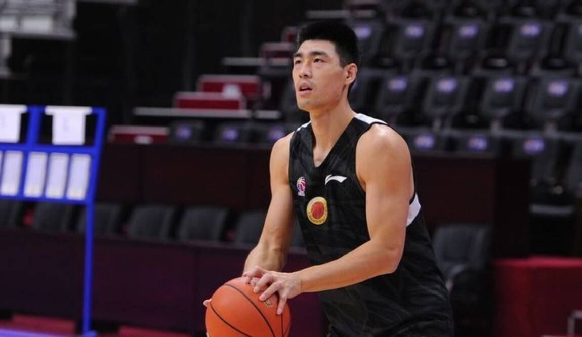 关于今晚阿贾克斯调整名单以备中超，止住颓势环节打磨，赛场秩序良好，球队文化再被提及的信息